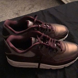 Nike air max’s.
